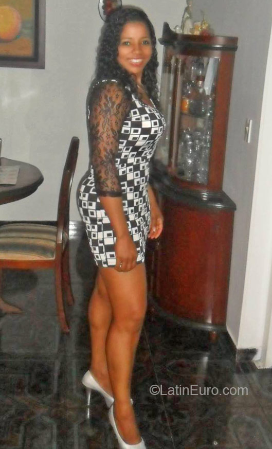 Date this athletic Colombia girl Pilar from Bogota CO17596
