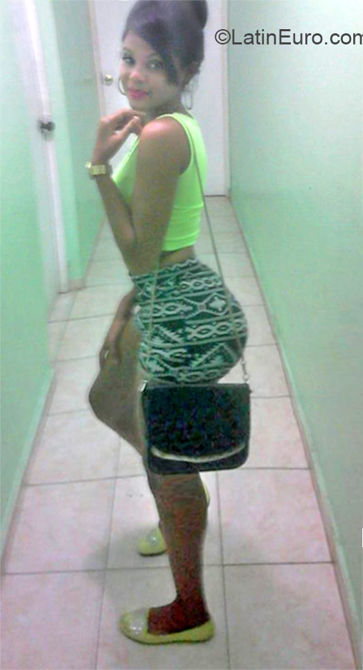 Date this sensual Dominican Republic girl Maria from Santo Domingo DO22487