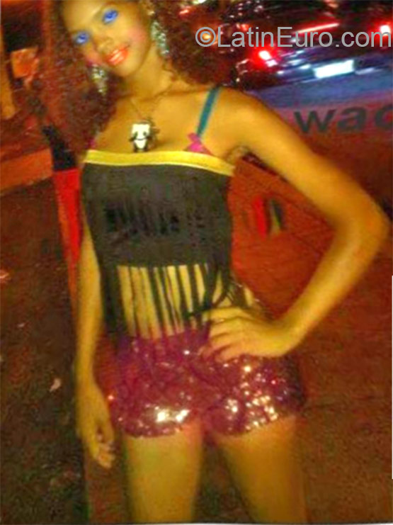 Date this nice looking Dominican Republic girl Yarolin from San Pedro Macoris DO22506