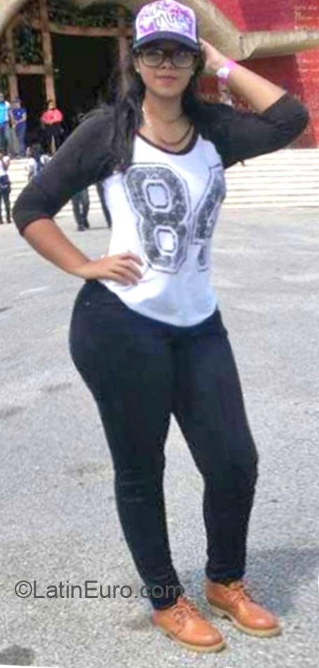 Date this hot Dominican Republic girl Scarlett from Santo Domingo DO22517