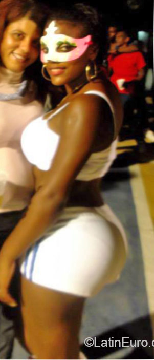 Date this voluptuous Dominican Republic girl Sorenyi from Santo Domingo DO22541