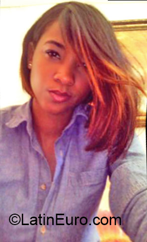 Date this athletic Dominican Republic girl Alicia from Santo Domingo DO22543