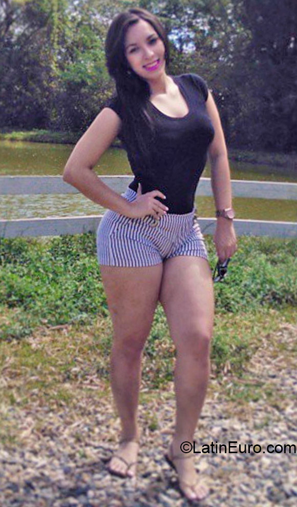 Date this nice looking Dominican Republic girl Angelita from Santo Domingo DO22560