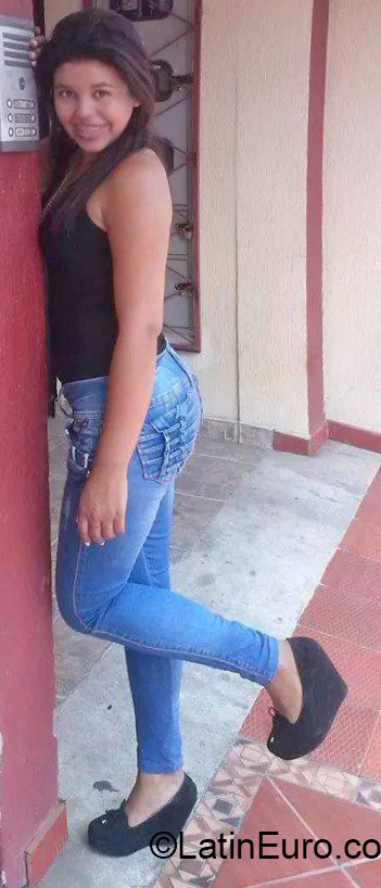 Date this sensual Colombia girl Karina from Bucaramanga CO17668