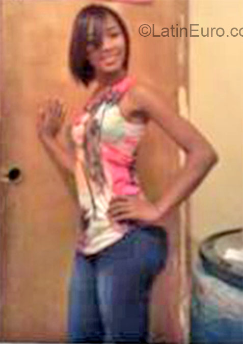 Date this tall Dominican Republic girl Julissa from Santo Domingo DO22580