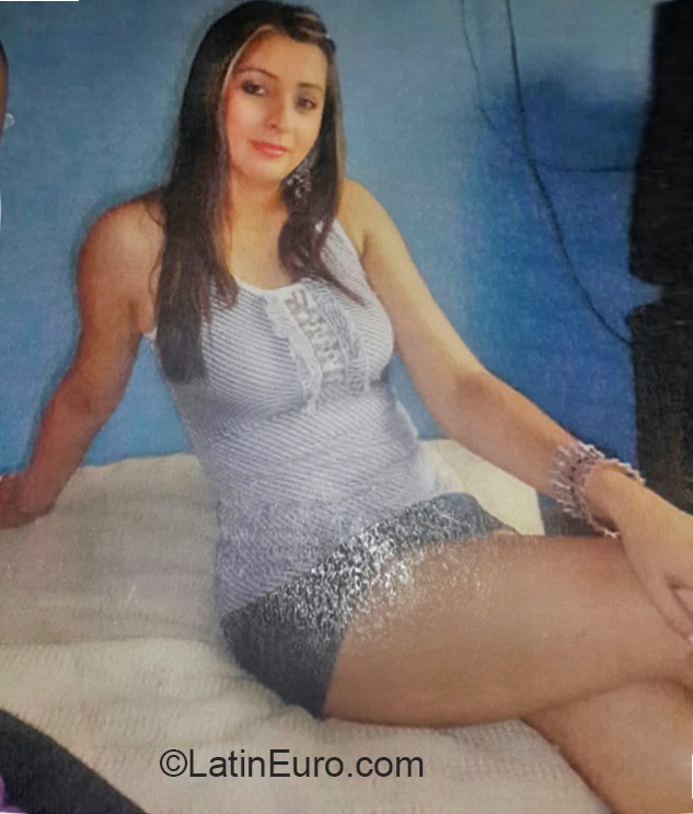 Date this sultry Colombia girl Claudia from Ibague CO17692