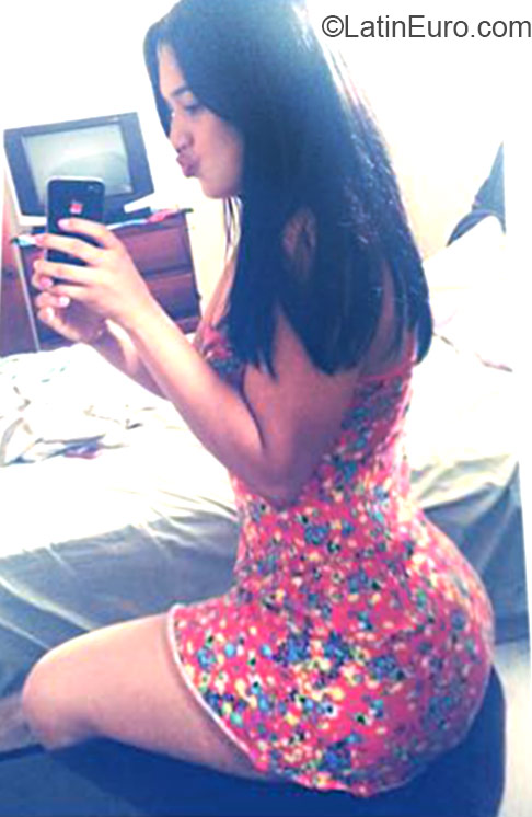 Date this athletic Dominican Republic girl Carla from Santiago DO22613