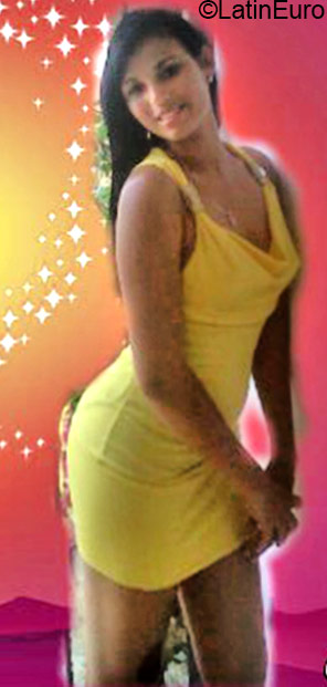 Date this exotic Dominican Republic girl Digna from Santo Domingo DO22615