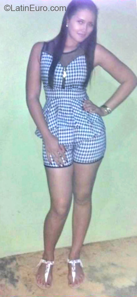 Date this beautiful Dominican Republic girl Yenny from Santo Domingo DO22617