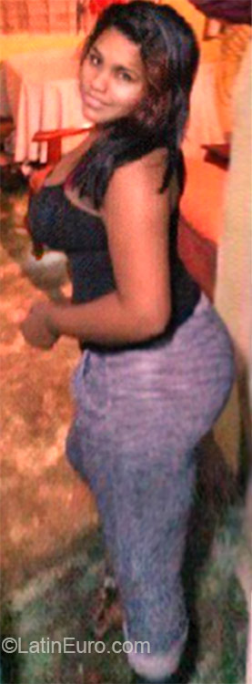 Date this voluptuous Dominican Republic girl Loreis from Santo Domingo DO22653