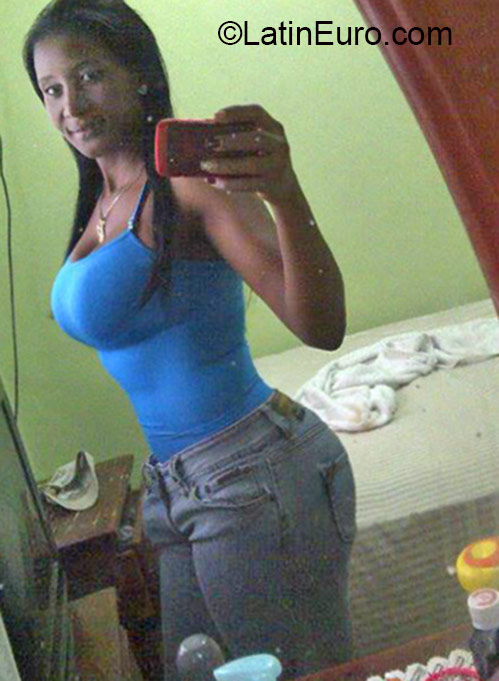 Date this beautiful Dominican Republic girl Carhla from San Pedro de Macoris DO22674