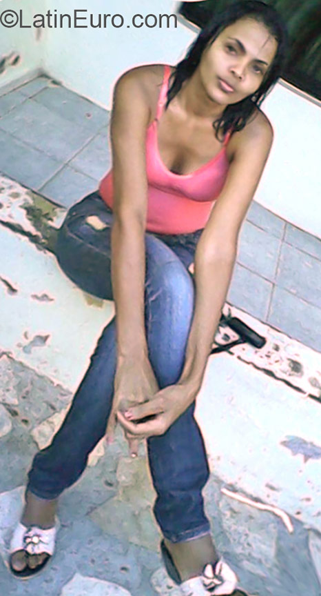 Date this good-looking Dominican Republic girl Andrea from Santo Domingo DO22737
