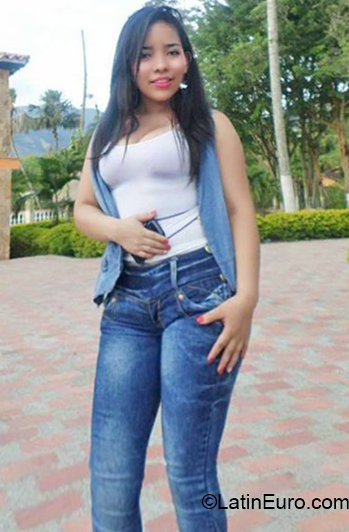 Date this attractive Colombia girl Liliana from Medellin CO17763