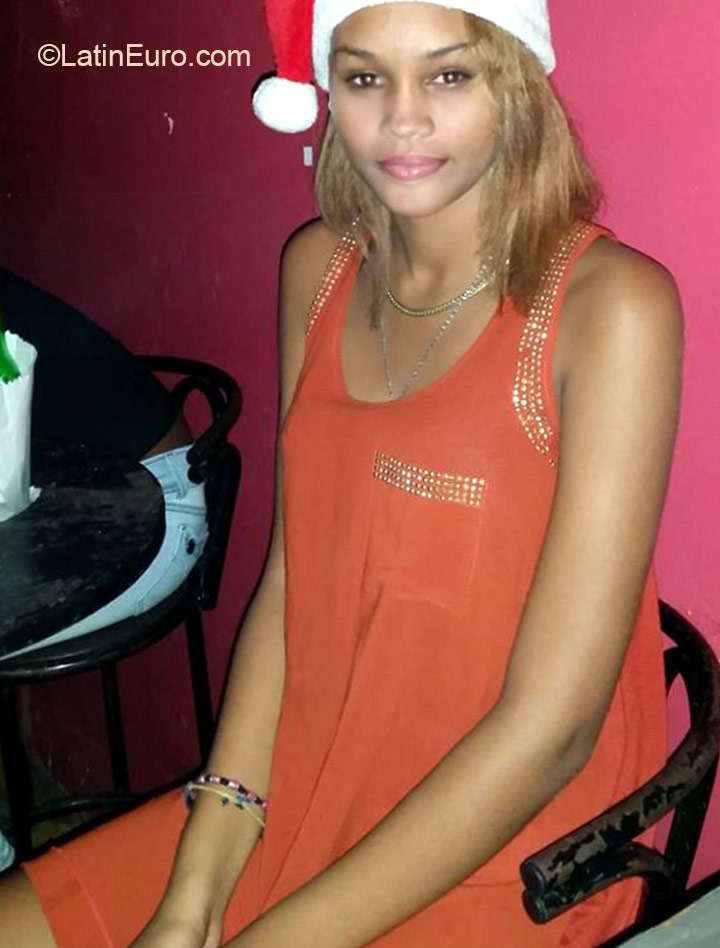 Date this sensual Dominican Republic girl Maria Alta from Santo Domingo DO22771