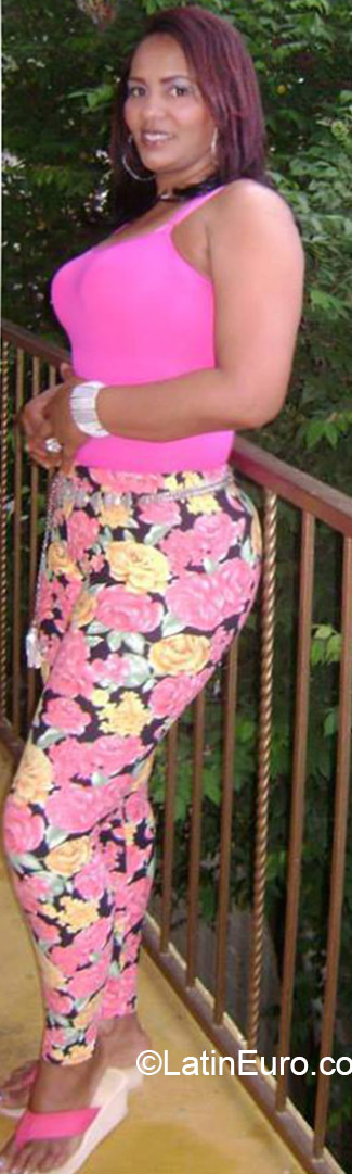 Date this pretty Dominican Republic girl Marian from Santo Domingo DO22778