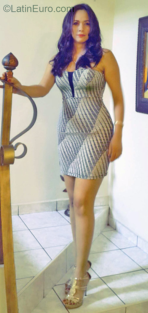 Date this hot Honduras girl Nanoska from Tegucigalpa HN1602