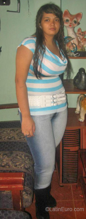 Date this sensual Colombia girl Adriana from Pereira CO17777