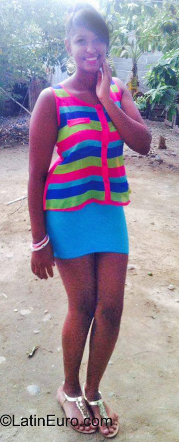 Date this foxy Dominican Republic girl Maria from Santo Domingo DO22829