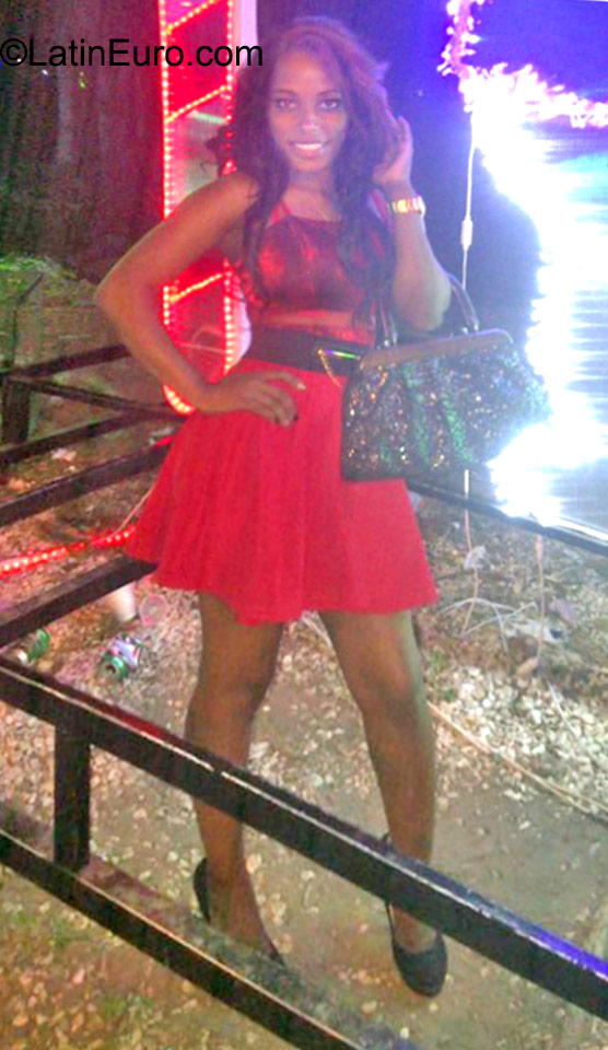 Date this pretty Dominican Republic girl Arodyis from Santo Domingo DO22849