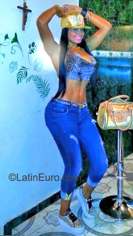 Date this athletic Colombia girl Yoix from Bogota CO17810
