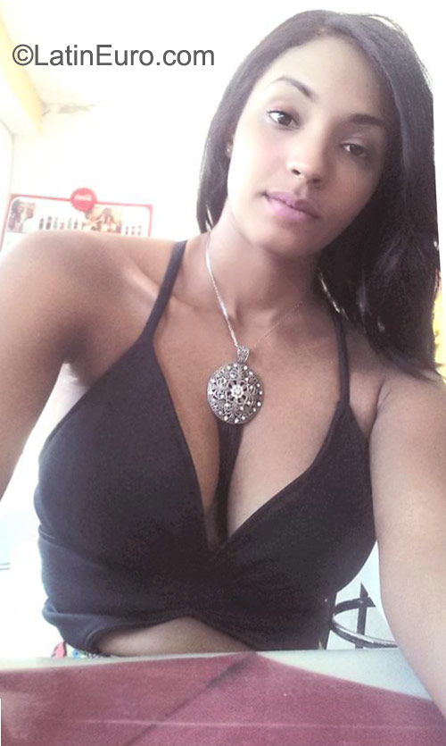 Date this gorgeous Dominican Republic girl Carlina from San francisco de macoris DO22883