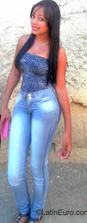 Date this attractive Dominican Republic girl Wendy from Santo Domingo DO22892
