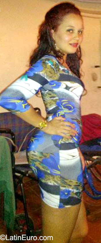 Date this athletic Dominican Republic girl Emely from Santo Domingo DO22901