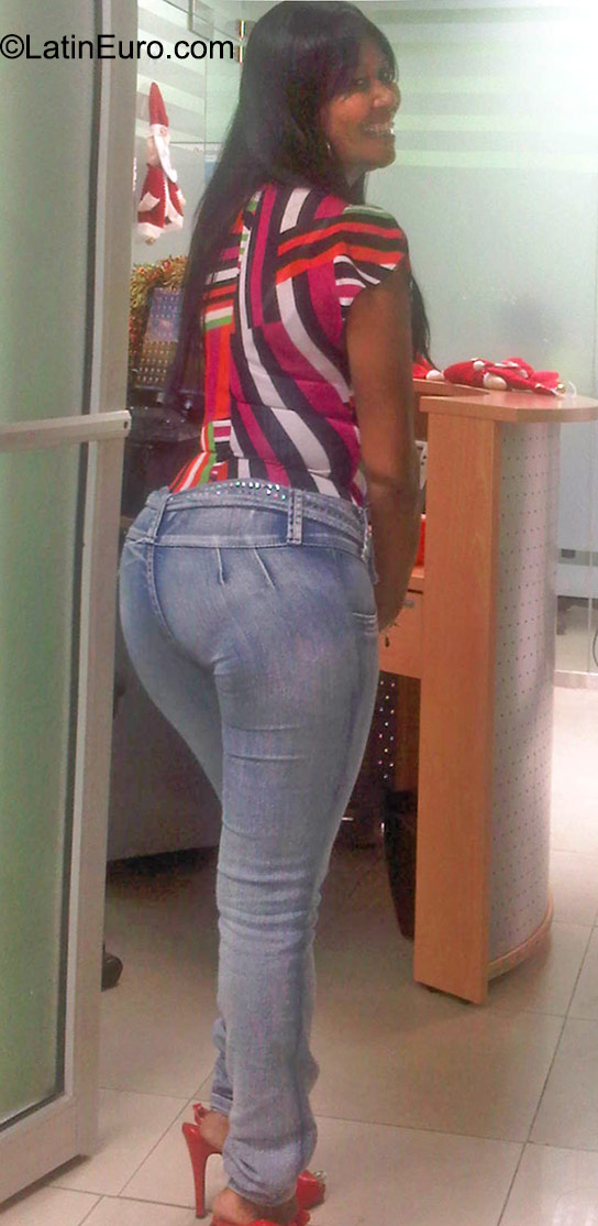 Date this funny Dominican Republic girl Angela from Santo Domingo DO22919