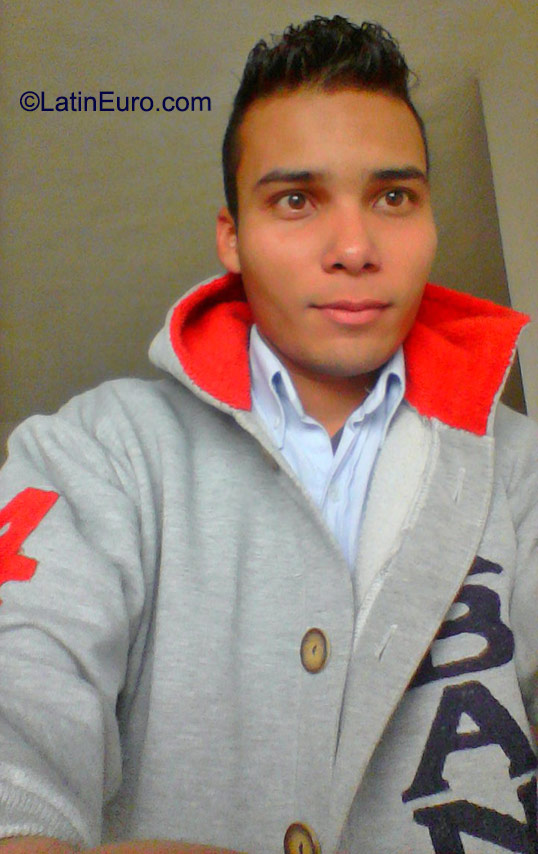 Date this passionate Colombia man Carlos from Bogota CO17831