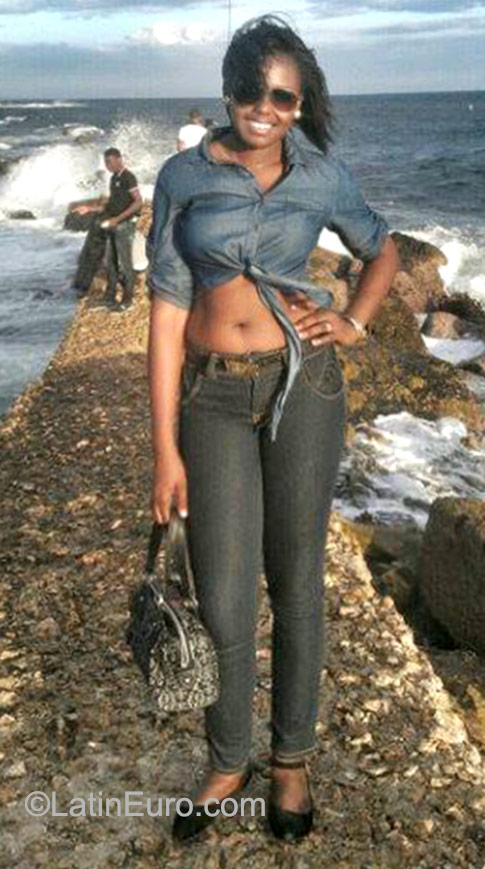 Date this young Dominican Republic girl Viictoria from Santo Domingo DO23210