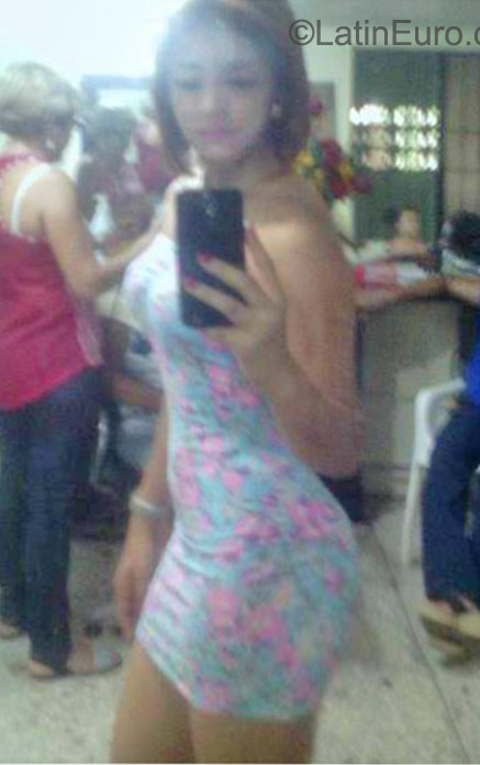Date this athletic Dominican Republic girl Iris from Santo Domingo DO22936