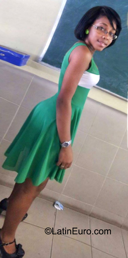 Date this funny Dominican Republic girl Suleii from Santo Domingo DO22937