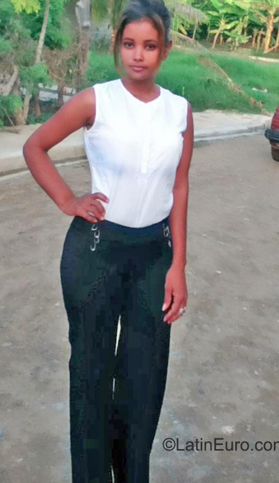 Date this beautiful Dominican Republic girl Zuly from Santo domingo DO22952