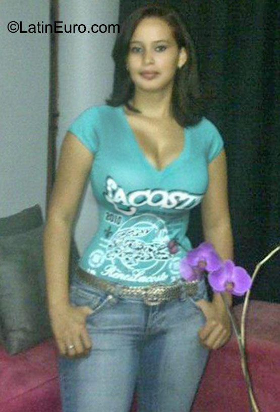Date this sensual Dominican Republic girl Angie85 from Santiago DO22964