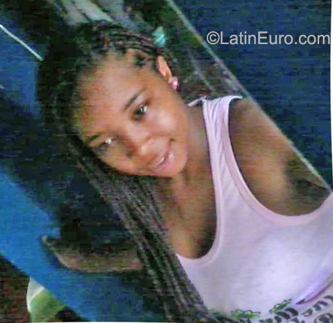 Date this beautiful Colombia girl Arnet from Bogota CO17857
