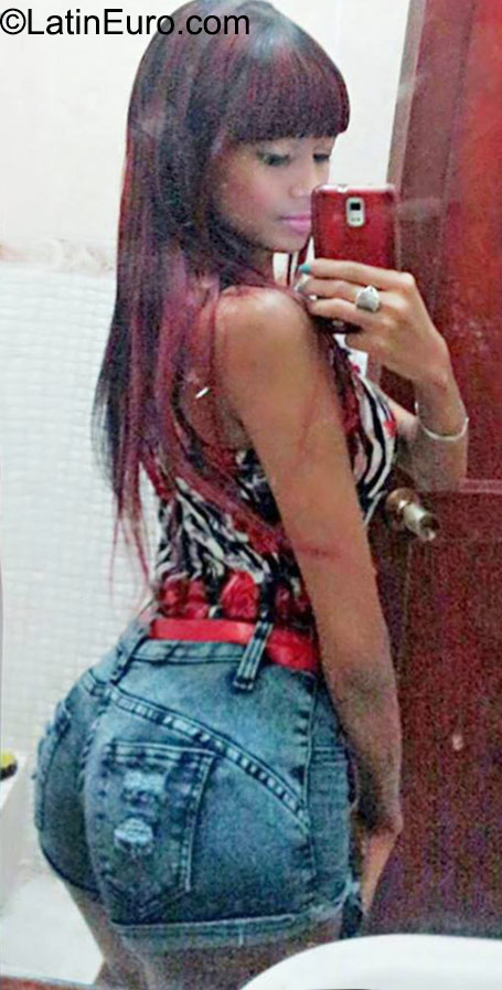 Date this lovely Dominican Republic girl Rosalin from Santo Domingo DO22986