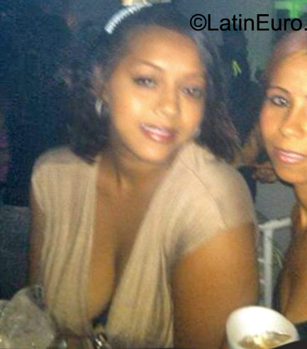 Date this hot Dominican Republic girl Deborah from Santo Domingo DO22990