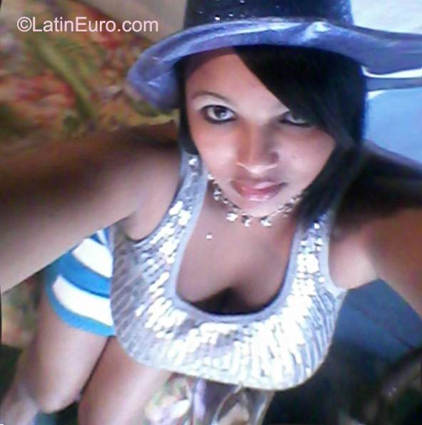 Date this passionate Dominican Republic girl Yasneski from La Vega DO22994