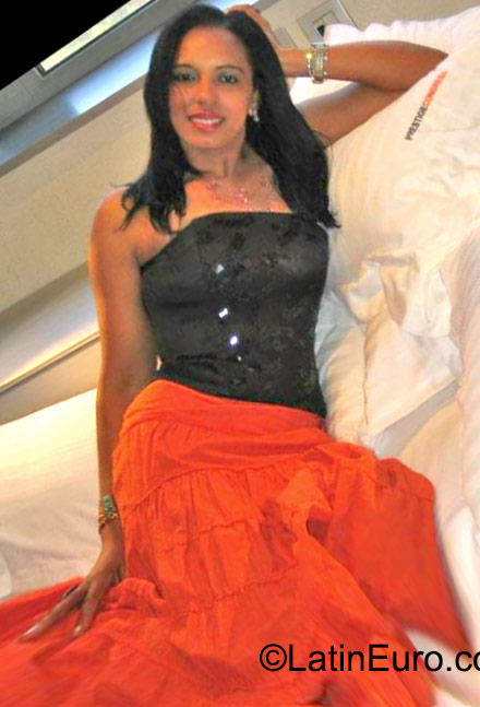 Date this beautiful Dominican Republic girl Angela from Santo Domingo DO23045