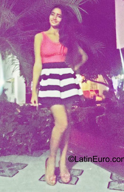 Date this sultry Colombia girl Adriana from Barranquilla CO17914