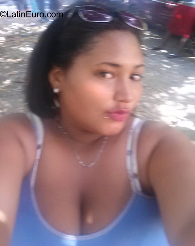 Date this georgeous Dominican Republic girl Jarony from Santo Domingo DO23058