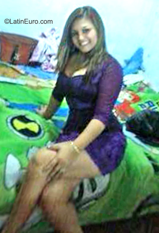 Date this sultry Peru girl Nilda from Lima PE1070
