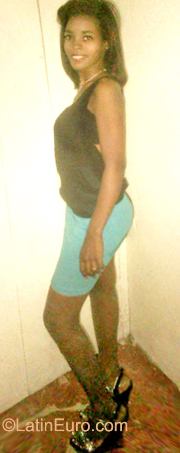 Date this foxy Dominican Republic girl Alexia from San Pedro de Macoris DO23072