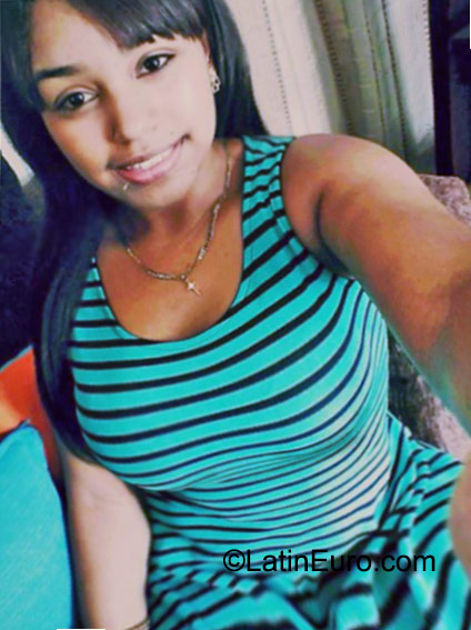 Date this happy Dominican Republic girl Nicol from Santiago DO23126
