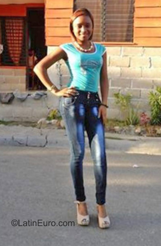 Date this sensual Dominican Republic girl Indira from Puerto Plata DO23127