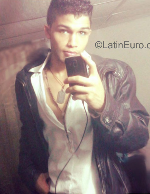 Date this lovely Venezuela man Brian from Merida VE623