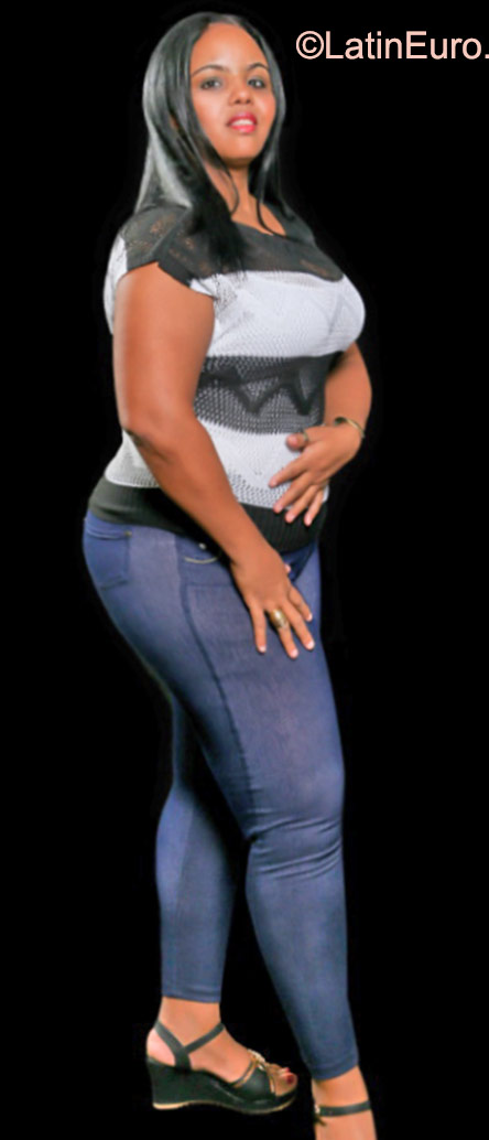 Date this happy Dominican Republic girl Flor from Santo Domingo DO23131