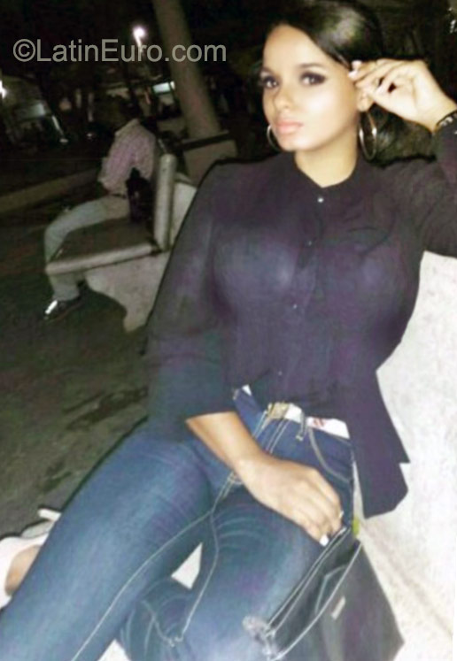 Date this stunning Dominican Republic girl Eva cristina from Nagua DO23145