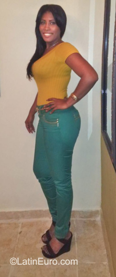 Date this gorgeous Dominican Republic girl Sara from Santiago DO23191