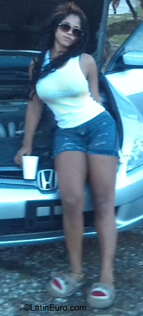 Date this lovely Dominican Republic girl Yaclairia from Santo Domingo DO23190